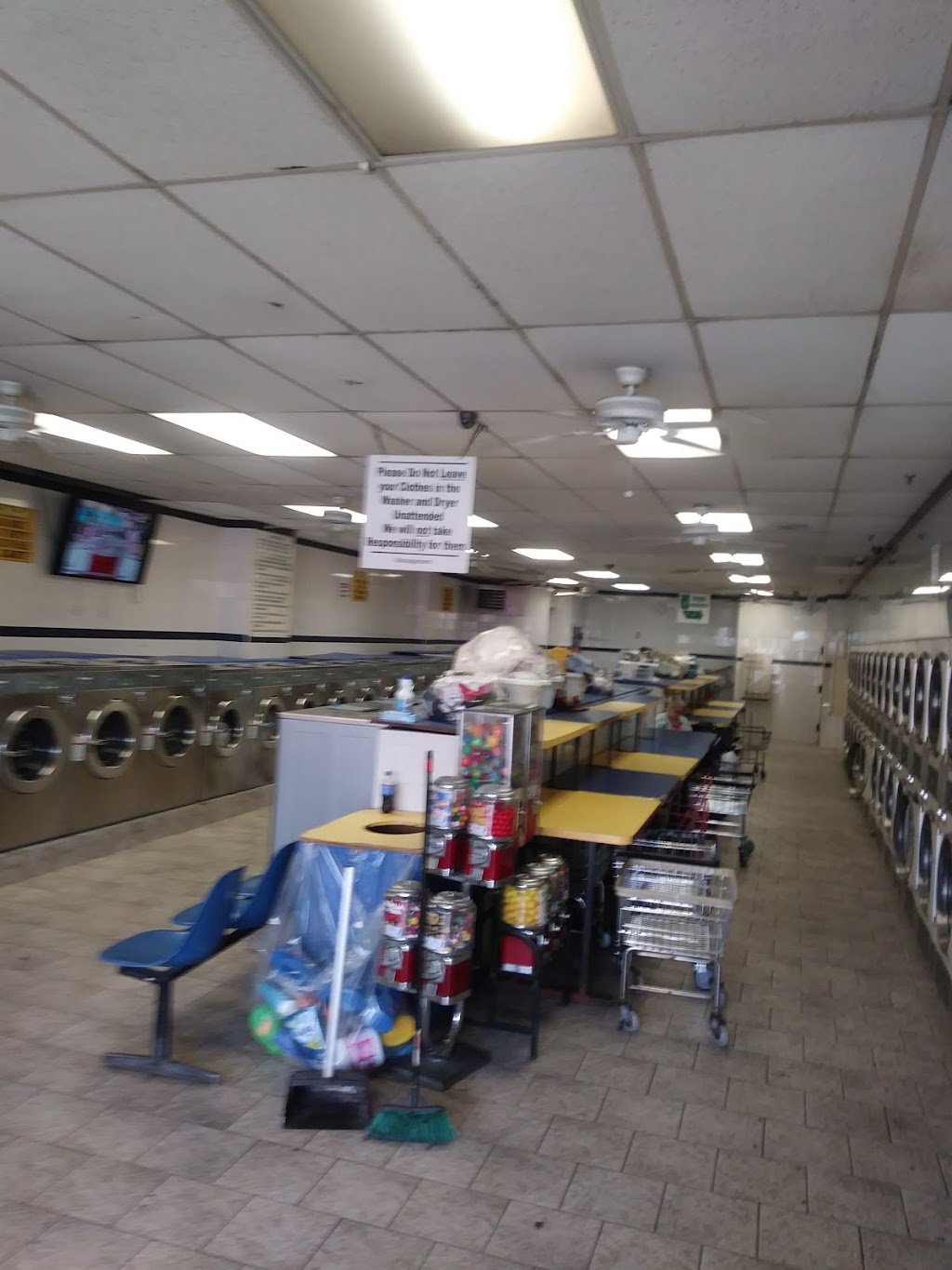 Hollis Avenue Wash Laundromat | 20606 Hollis Ave, Queens, NY 11429 | Phone: (718) 468-3200