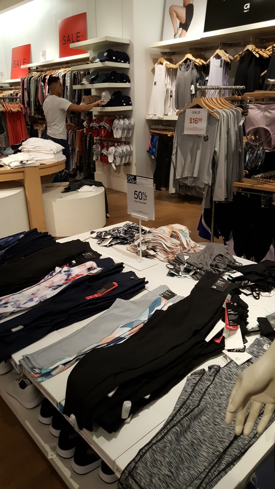 Gap | 33 Mall Walk Ste 33,35,37, Yonkers, NY 10704 | Phone: (914) 968-0930