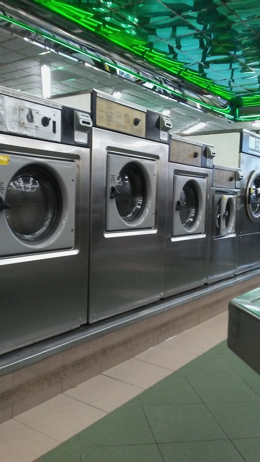 Laundry Palace | 416 Clinton St, Hempstead, NY 11550 | Phone: (516) 292-3502