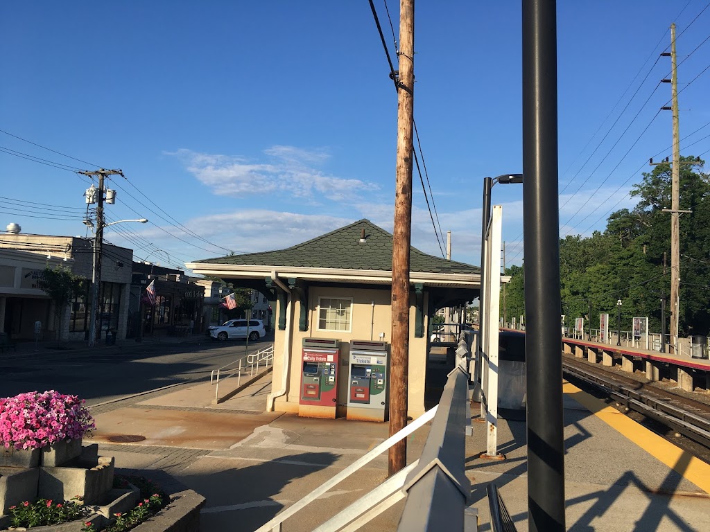 Cedarhurst LIRR Station Parking 6 | 68 Spruce St, Rosedale, NY 11422 | Phone: (516) 295-5770