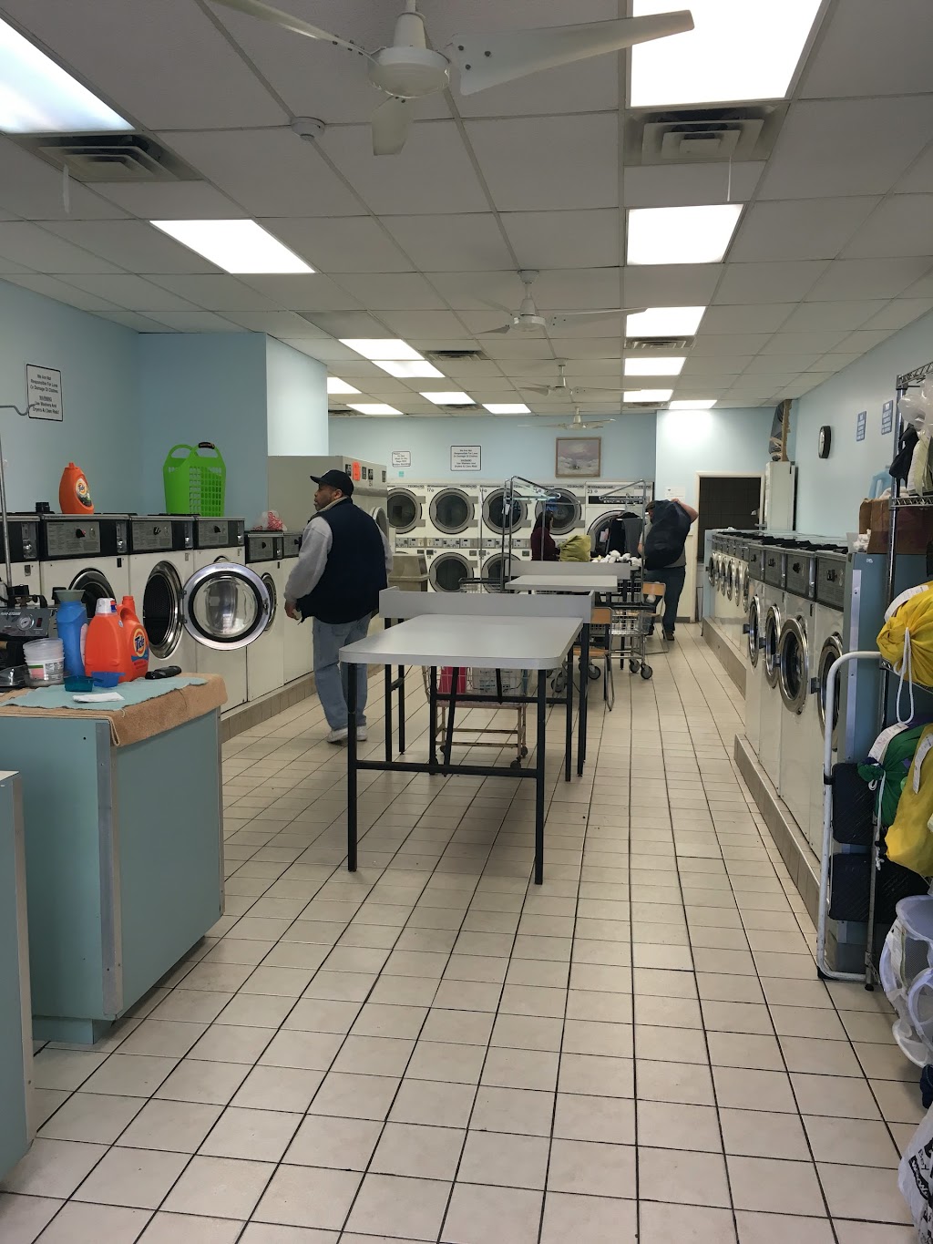 Wash Tub Laundromat | 1030 River Rd, Edgewater, NJ 07020 | Phone: (201) 224-3300