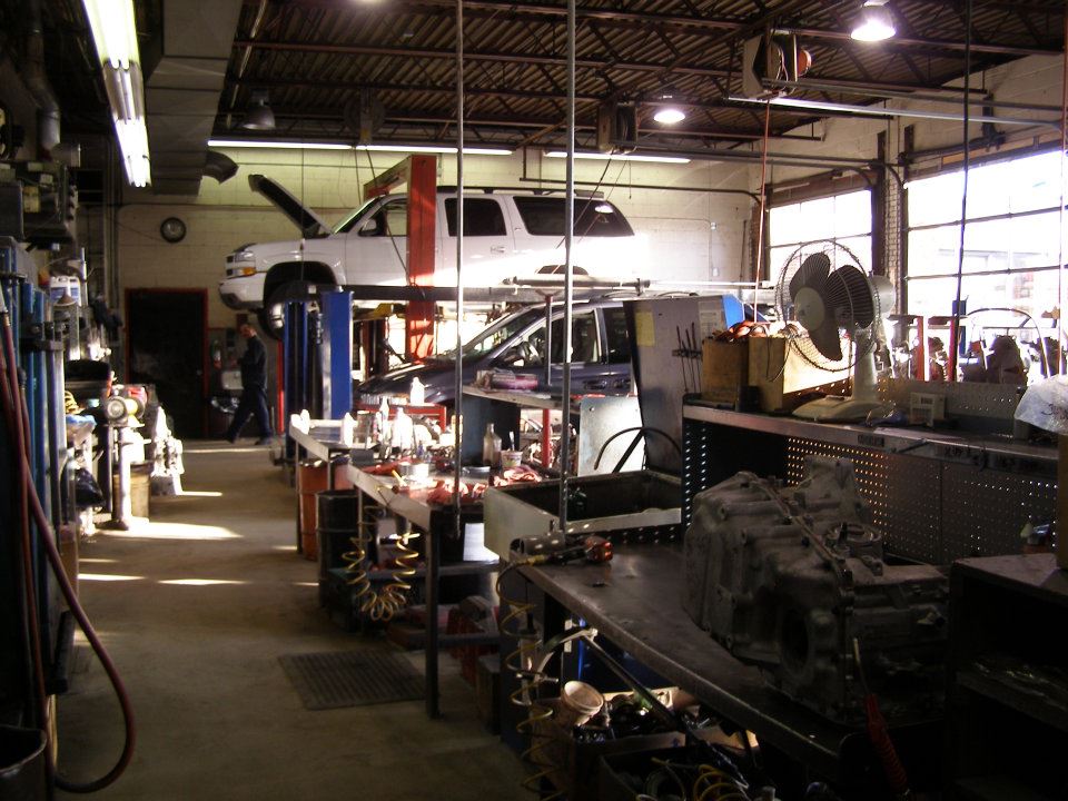 Transmission Technicians | 909 N Broadway, North Massapequa, NY 11758 | Phone: (516) 798-7600