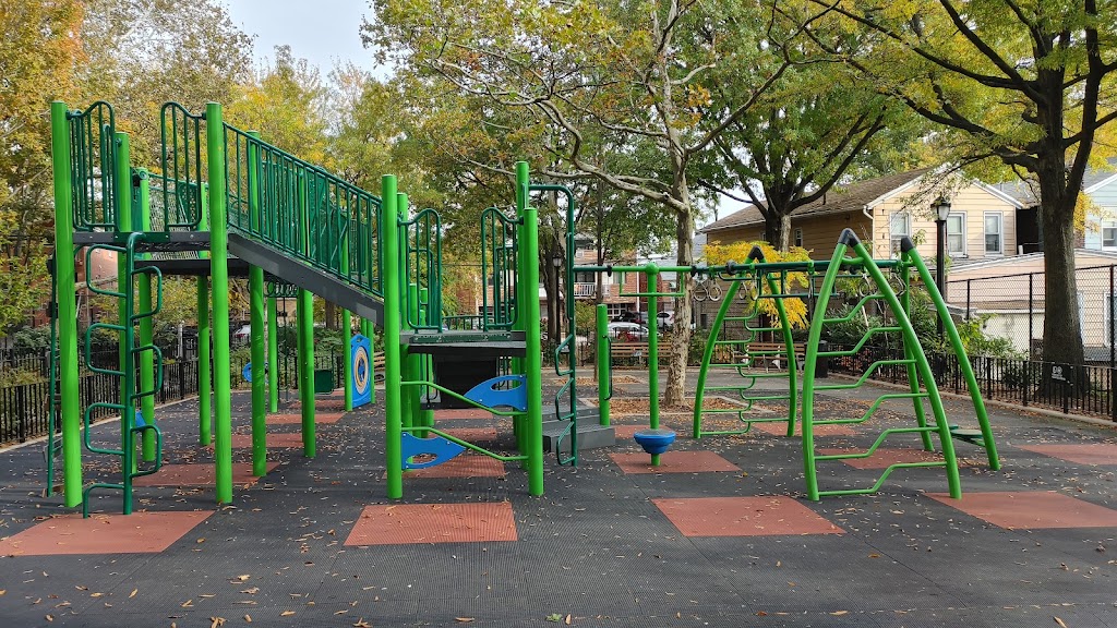 Big Bush Playground | Laurel Hill Blvd. &, 61st St, Woodside, NY 11377 | Phone: (212) 639-9675