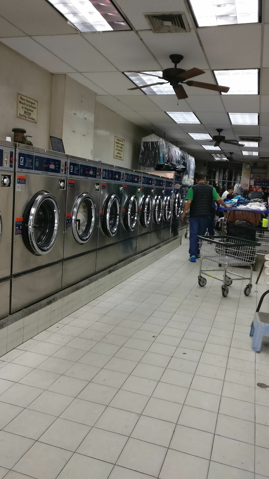 888 Booth Memorial Laundromat | 13608 Booth Memorial Ave, Flushing, NY 11355 | Phone: (718) 445-8164