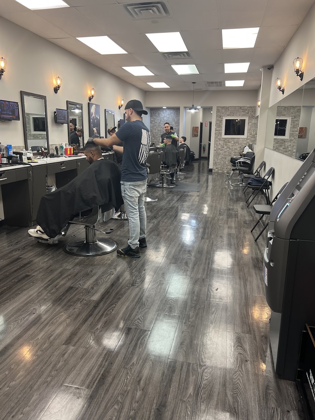 Kings Landing Barbershop | 21 Hicksville Rd, Massapequa, NY 11758 | Phone: (516) 804-2773