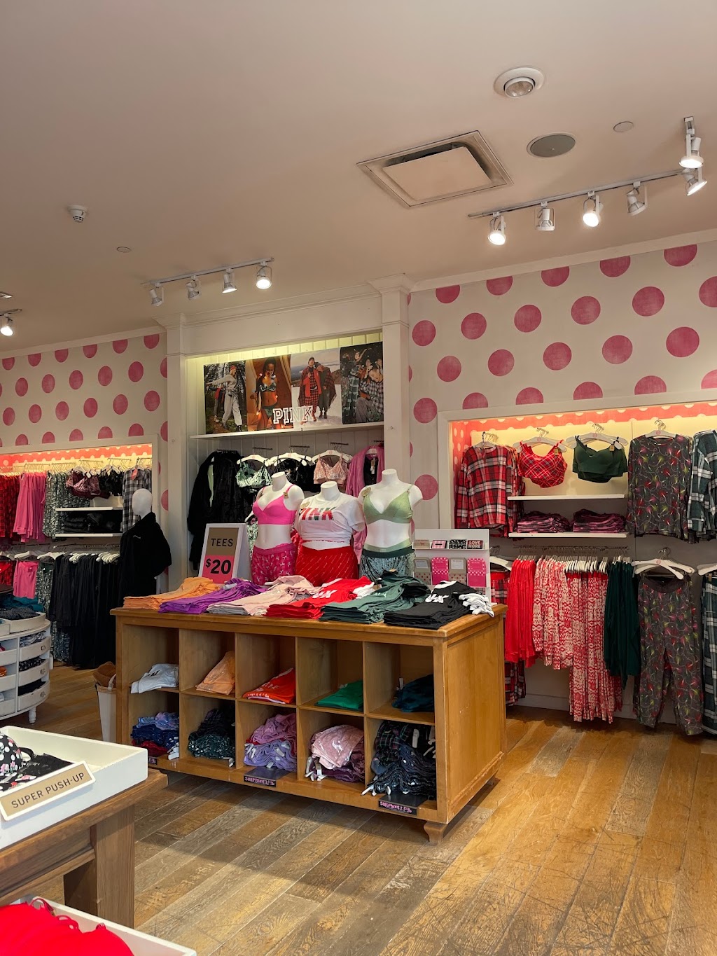 Victorias Secret & PINK | 2040 Mall Walk, Yonkers, NY 10704 | Phone: (914) 968-0578