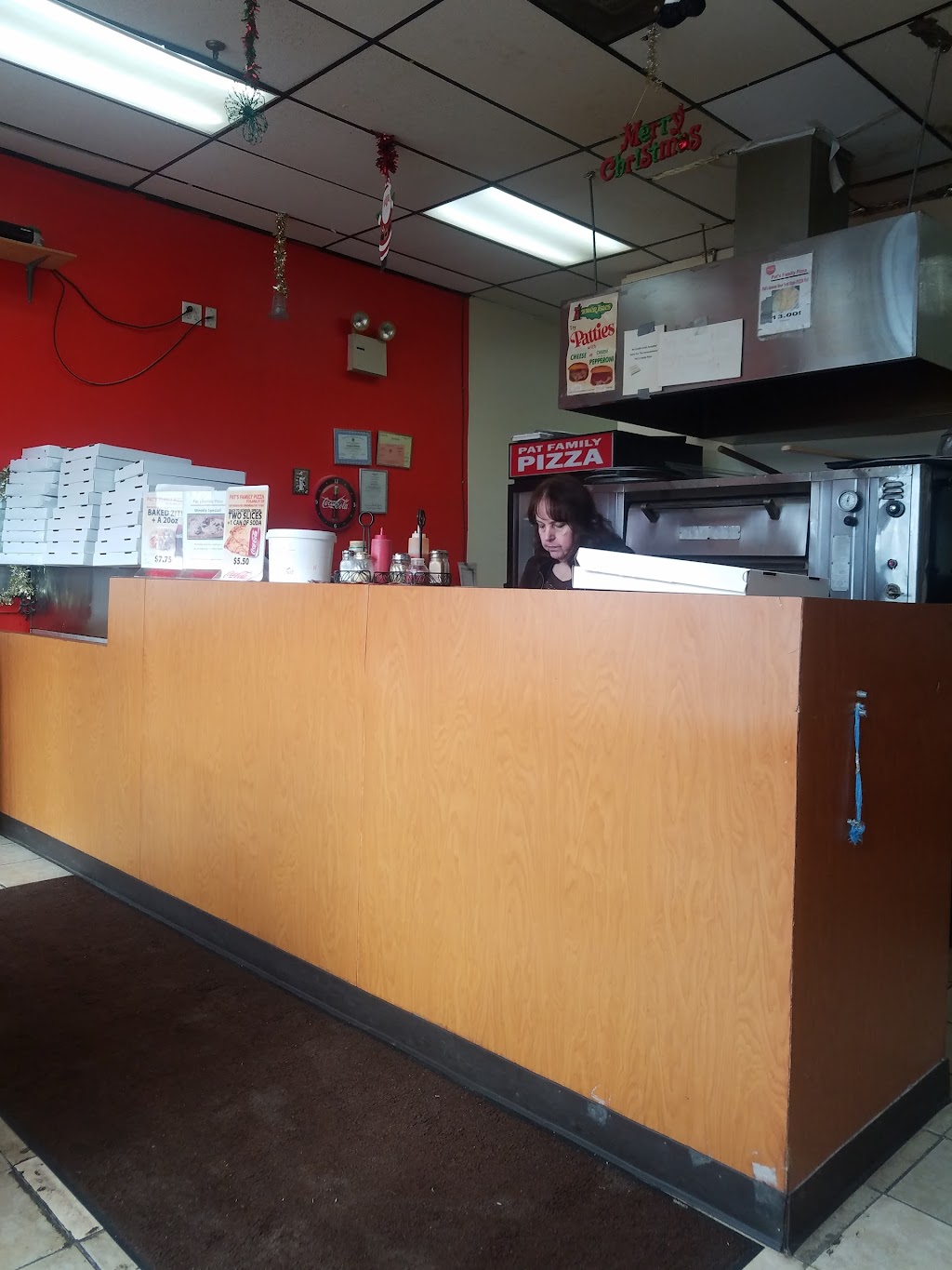 Pats Family Pizzeria | 929 Nassau Rd, Uniondale, NY 11553 | Phone: (516) 640-5129