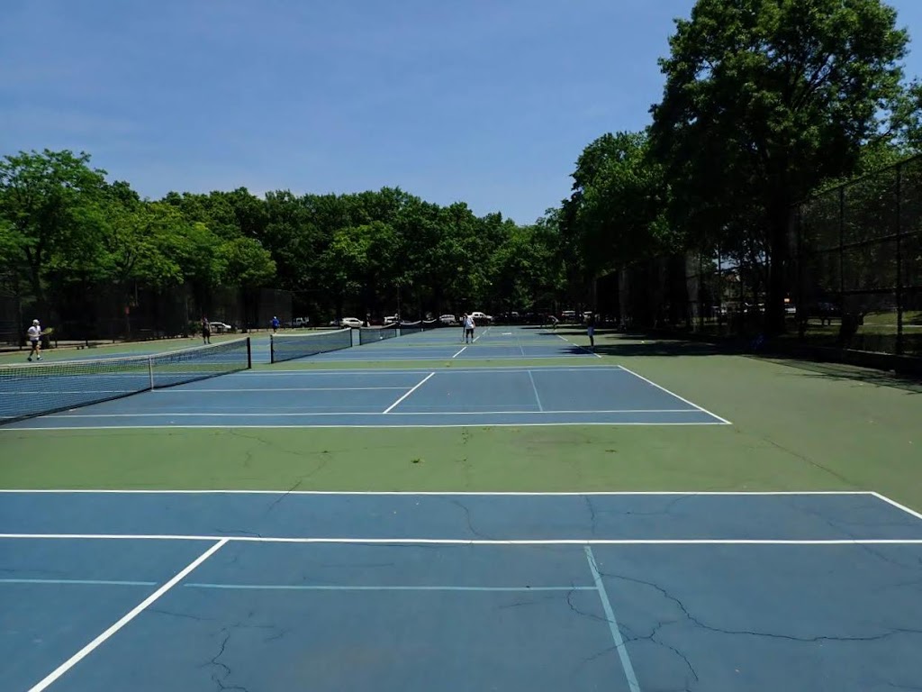 Juniper Valley Tennis Courts | 80th Street Juniper Valley Park, Middle Village, NY 11379 | Phone: (718) 326-2877