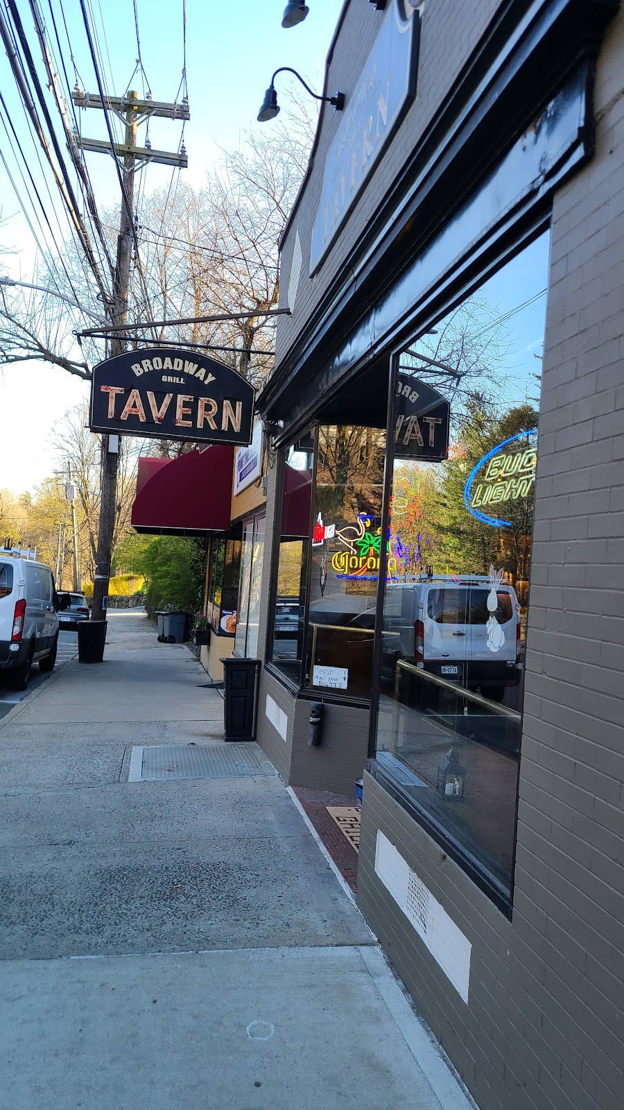 Broadway Grill & Tavern | 2291 8 S Broadway # A, Irvington, NY 10533 | Phone: (914) 591-9861