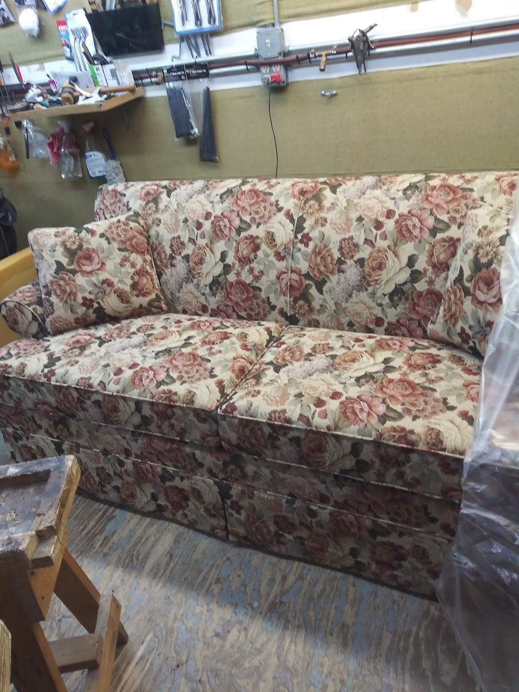 Dercolas Upholstery | 407 Rockaway Ave, Valley Stream, NY 11581 | Phone: (516) 825-3339