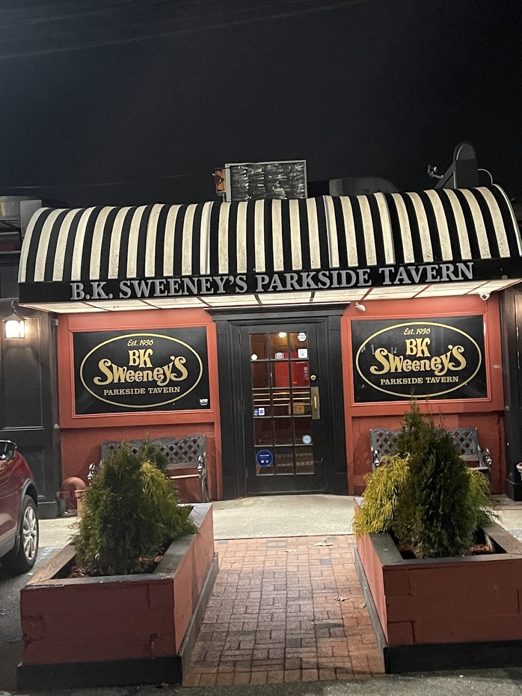 B.K. Sweenys Parkside Tavern | 356 Broadway, Bethpage, NY 11714 | Phone: (516) 935-9597