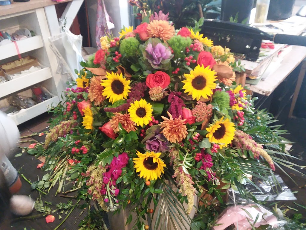 The Village Flower Shoppe by Lina | 14 Hillside Avenue, Williston Park, NY 11596 | Phone: (516) 747-0454