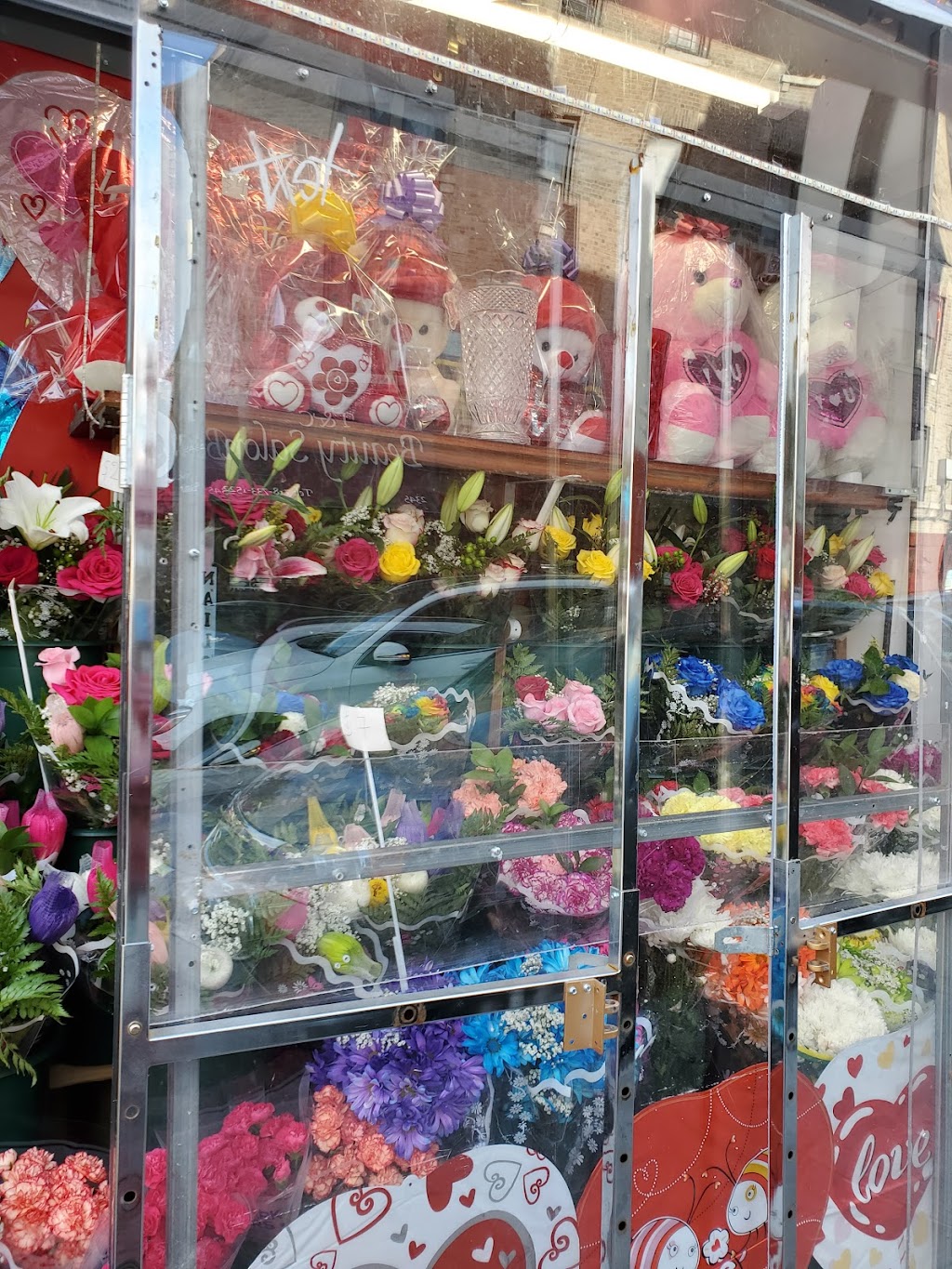 Gonzalez flowers shop | 2337 Grand Concourse, Bronx, NY 10468 | Phone: (929) 351-5145