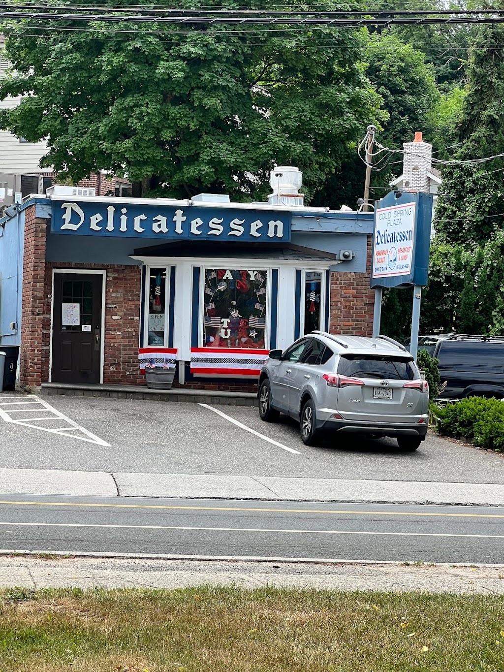 Cold Spring Plaza Delicatessen | 15 Harbor Rd, Cold Spring Harbor, NY 11724 | Phone: (631) 367-3533