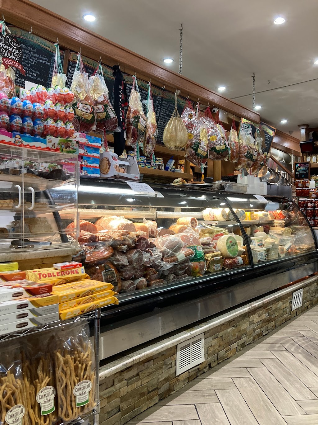 Cuomo & Sons Imported Italian Delicacies | 7709 Broadway, North Bergen, NJ 07047 | Phone: (201) 869-6913