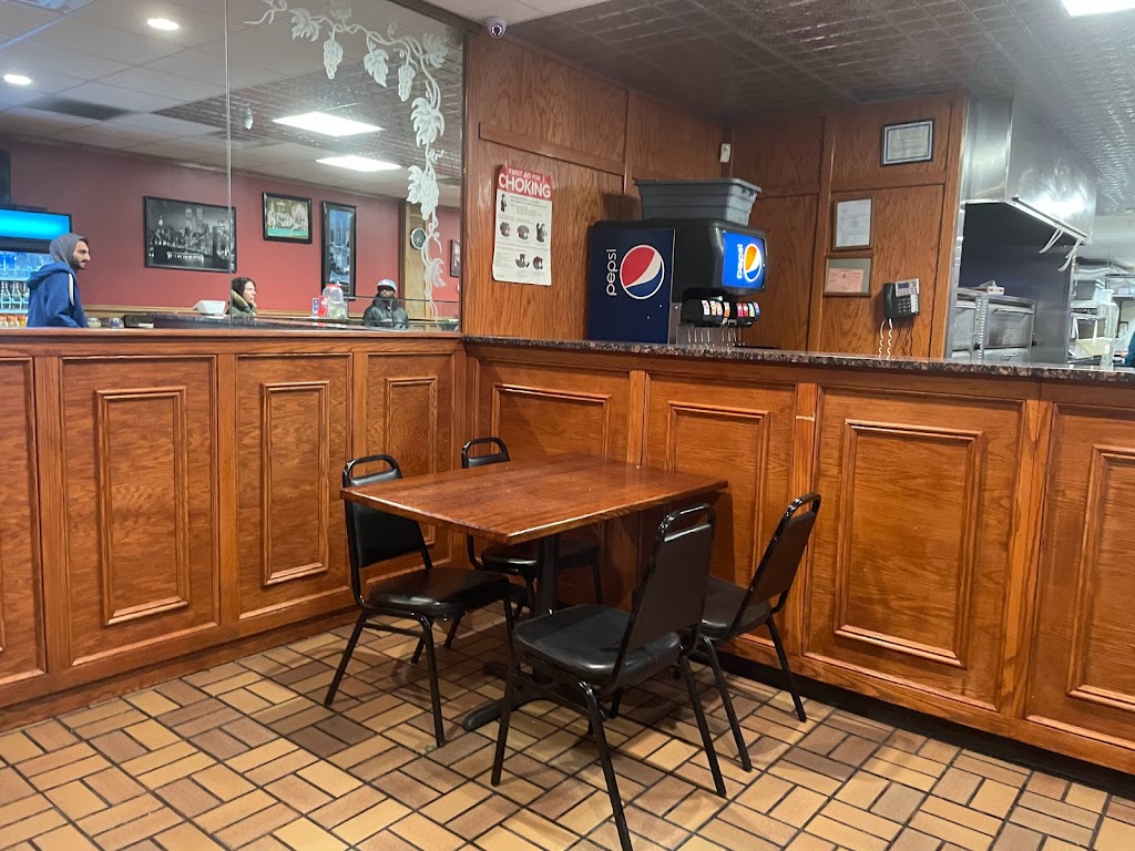 Alberts Pizza Shop | 1642 Great Neck Rd #3102, Copiague, NY 11726 | Phone: (631) 842-6039