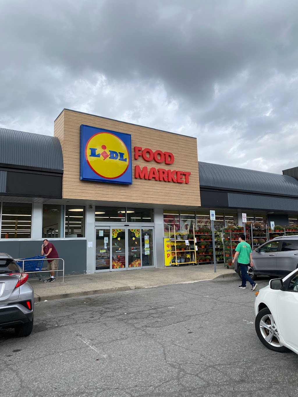 Lidl | 696 Dogwood Ave, Franklin Square, NY 11010 | Phone: (888) 654-3515