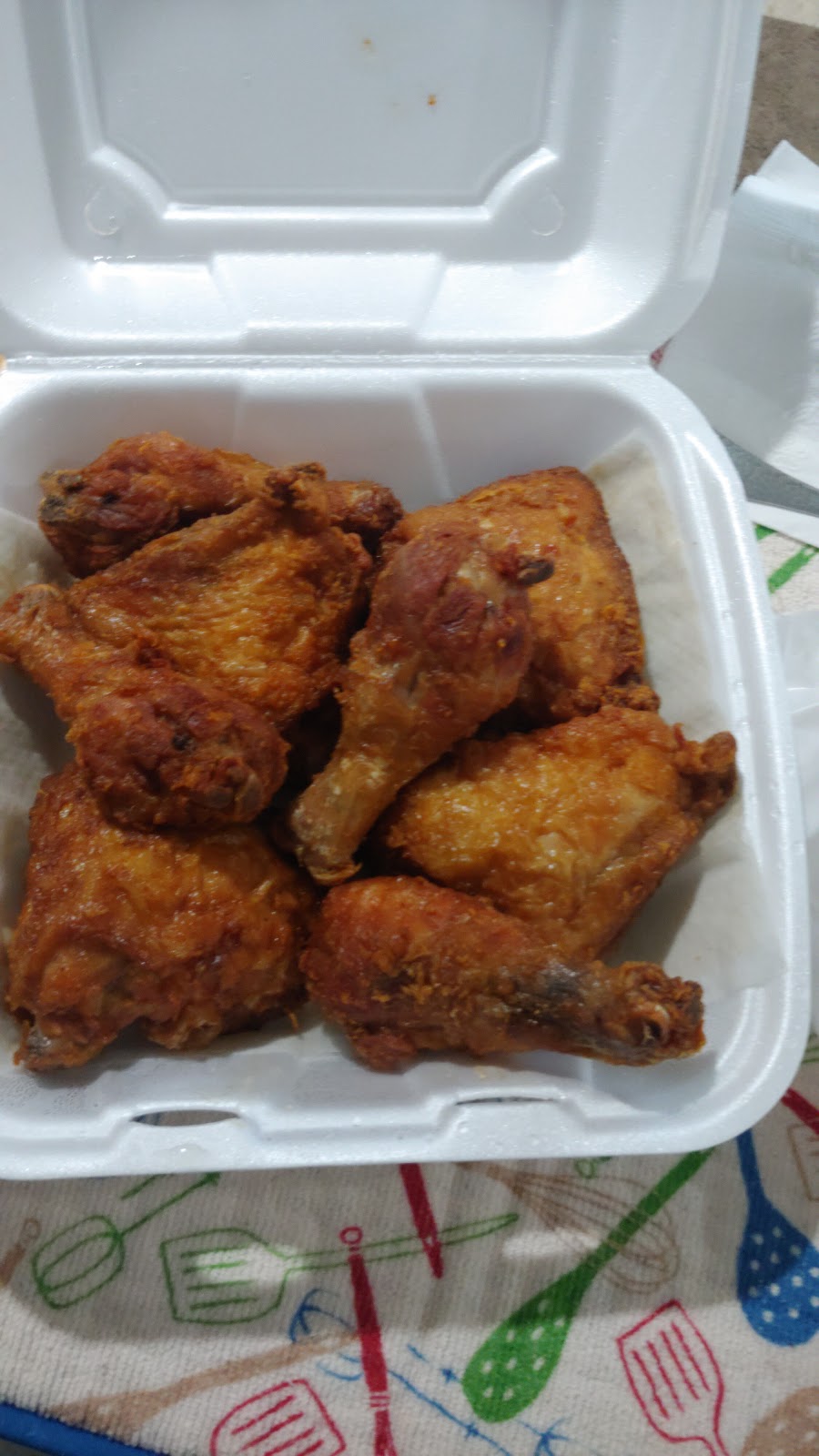 Chicken Delight | 404 Madison Ave, Dumont, NJ 07628 | Phone: (201) 385-2400