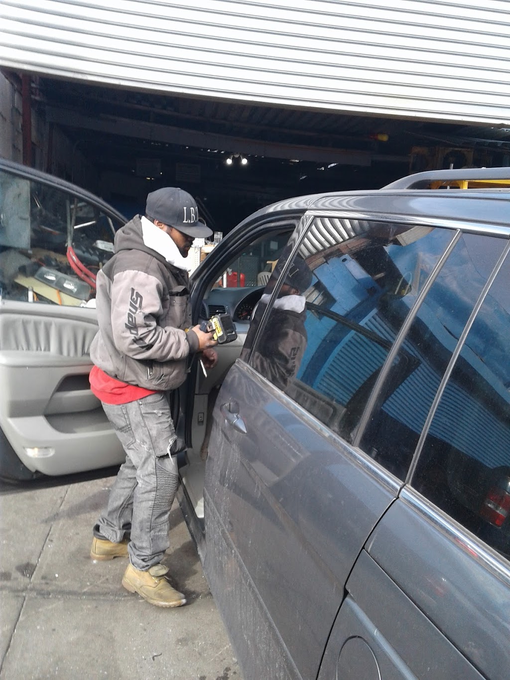 Harrys Auto Glass | 15033 Liberty Ave, Jamaica, NY 11433 | Phone: (929) 213-9447