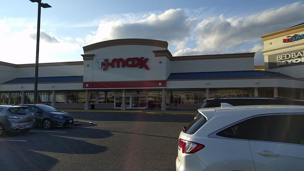 T.J. Maxx | 231 Airport Plaza Blvd, Farmingdale, NY 11735 | Phone: (631) 844-9682