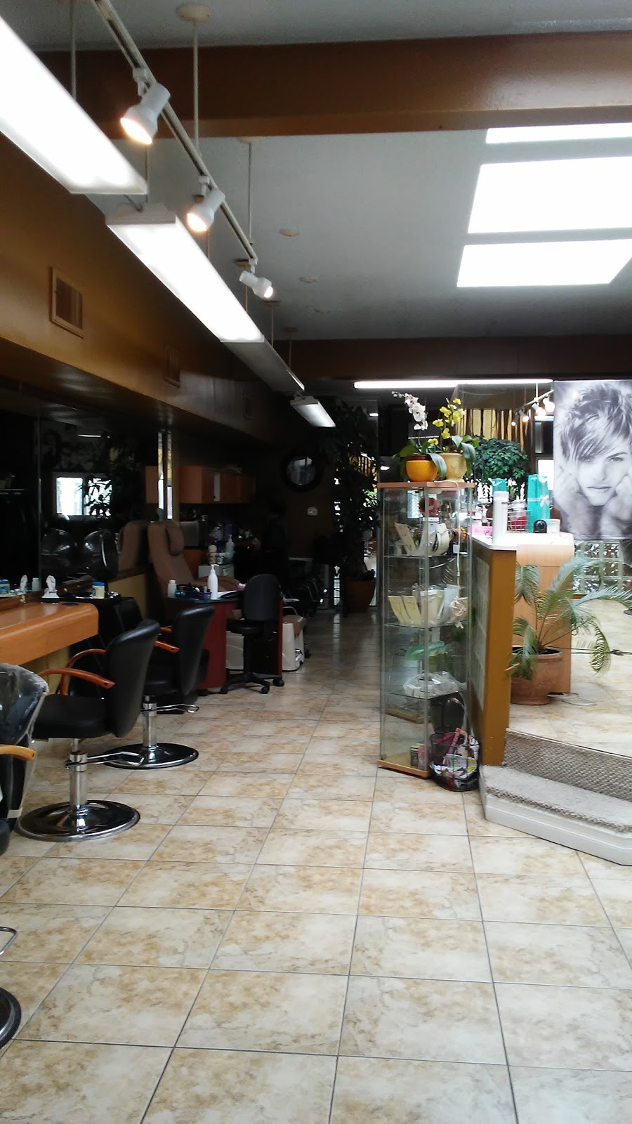 Le Look Hair Salon | 354 Atlantic Ave, Freeport, NY 11520 | Phone: (516) 867-3576