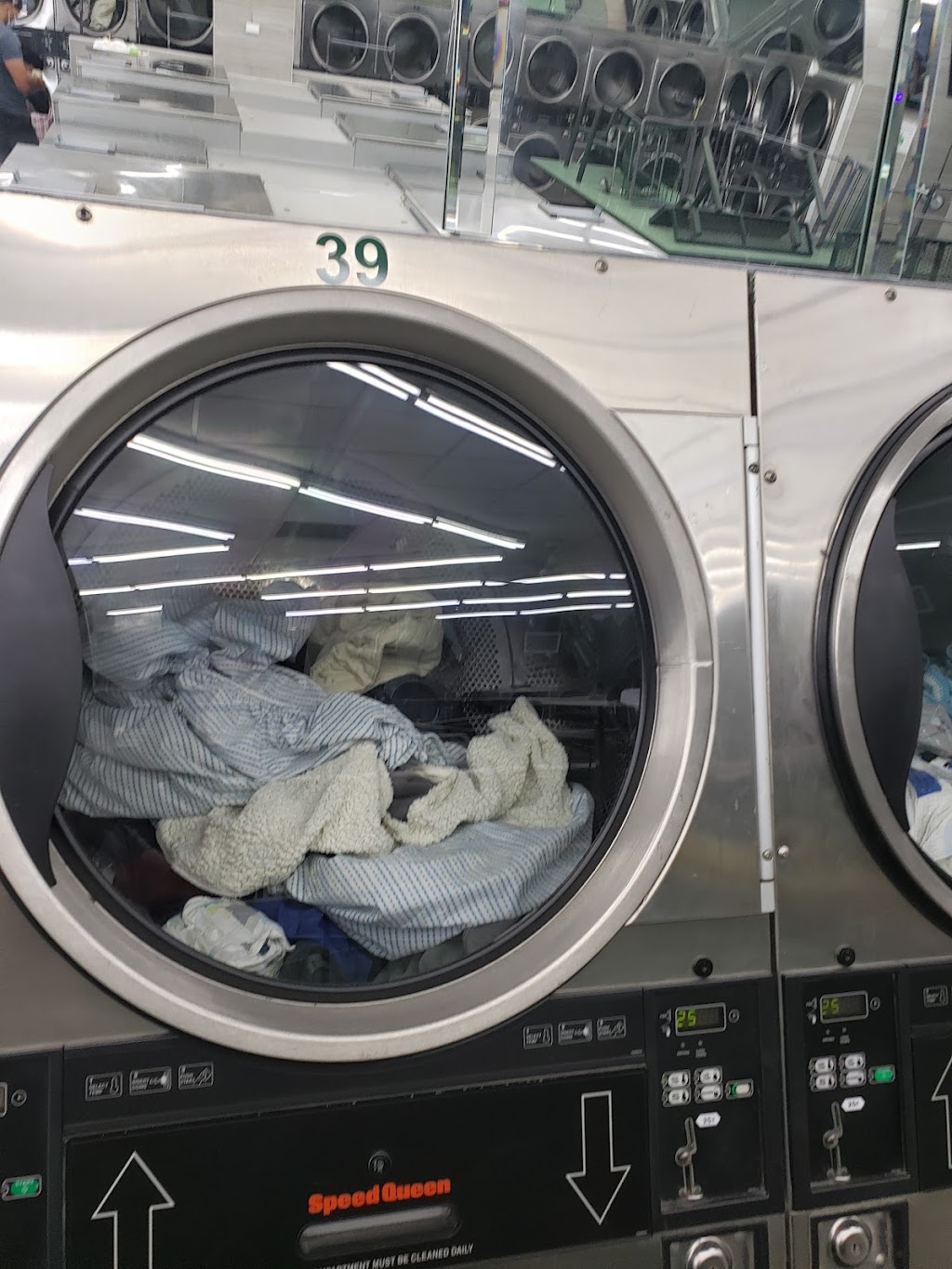 Laundry palace | 4160 Austin Blvd, Island Park, NY 11558 | Phone: (516) 543-4316