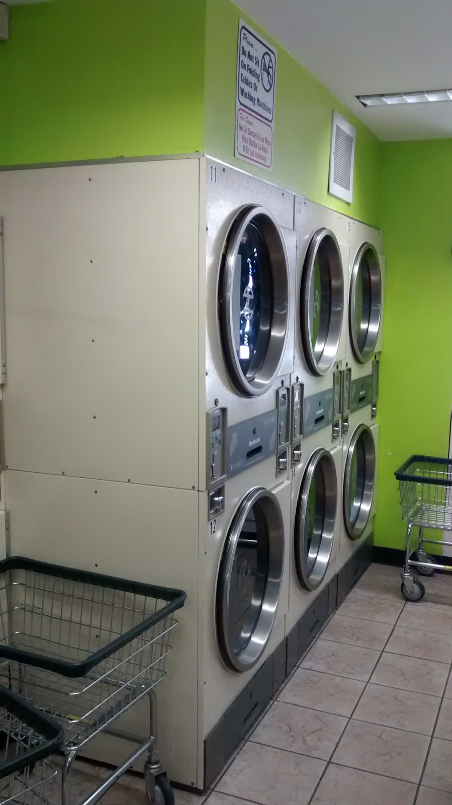 Vickys Laundromat | 1405 31st Ave, Queens, NY 11106 | Phone: (718) 721-1010