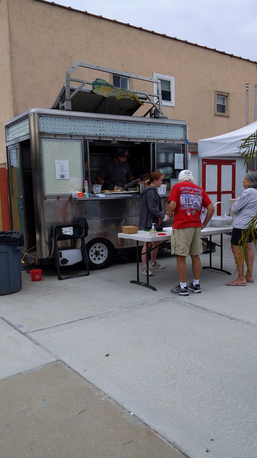 The Smokin Sandy Pineapple Food Truck | 143 Bayside Dr, Point Lookout, NY 11569 | Phone: (516) 298-3415