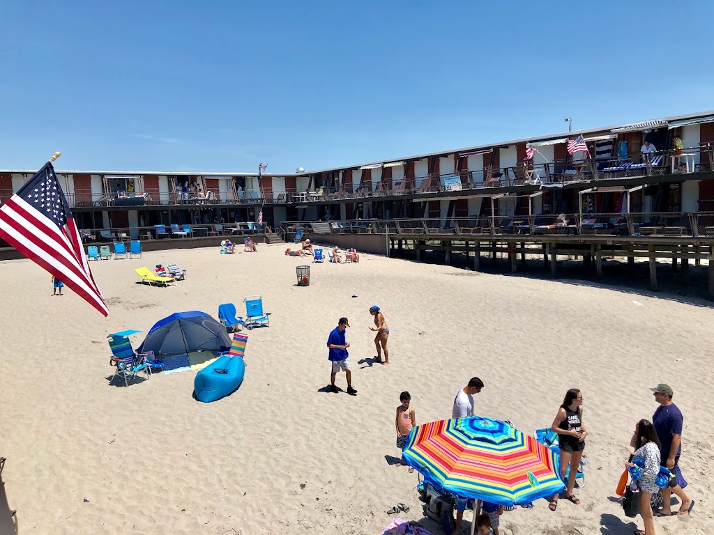 Silver Gull Beach Club | 1 Beach 193rd St, Queens, NY 11697 | Phone: (718) 634-1500