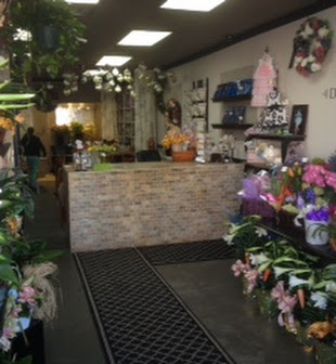 Danielles Florist | 436 Beach 129th St, Queens, NY 11694 | Phone: (718) 318-8888