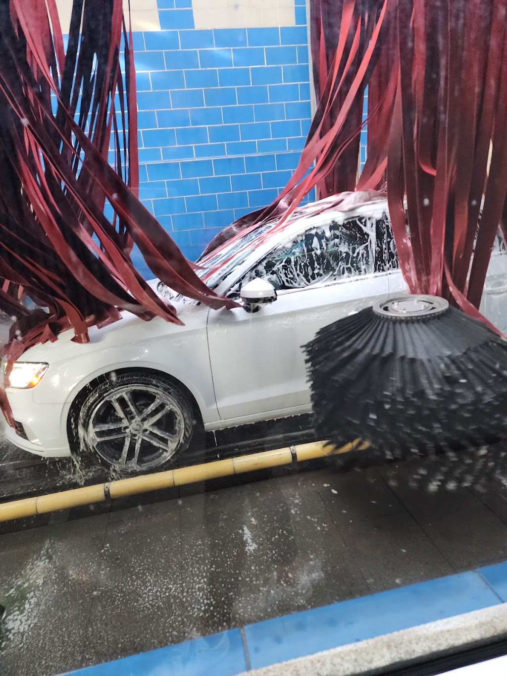 Larchmont Carwash | 2436 Boston Post Rd, Larchmont, NY 10538 | Phone: (914) 637-9274