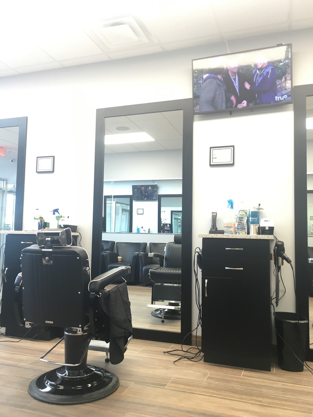 Westbury Finest Barber Shop | 592 Old Country Rd, Westbury, NY 11590 | Phone: (516) 344-5049