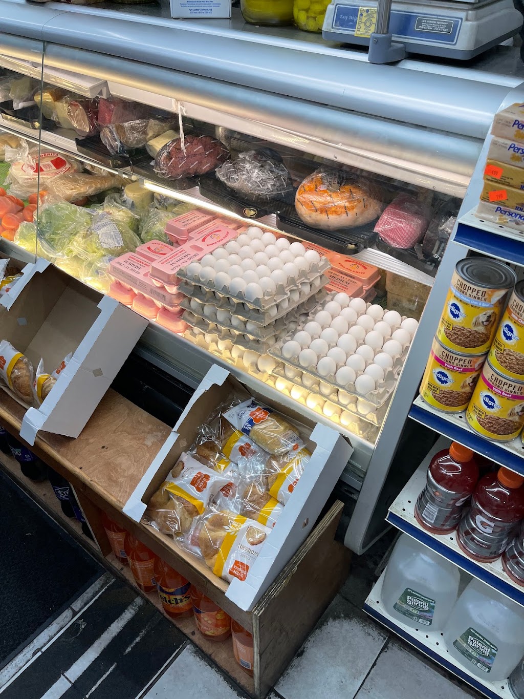 Middle Store Deli & Grocery | 1194 Woodfield Rd, Rockville Centre, NY 11570 | Phone: (516) 764-6224