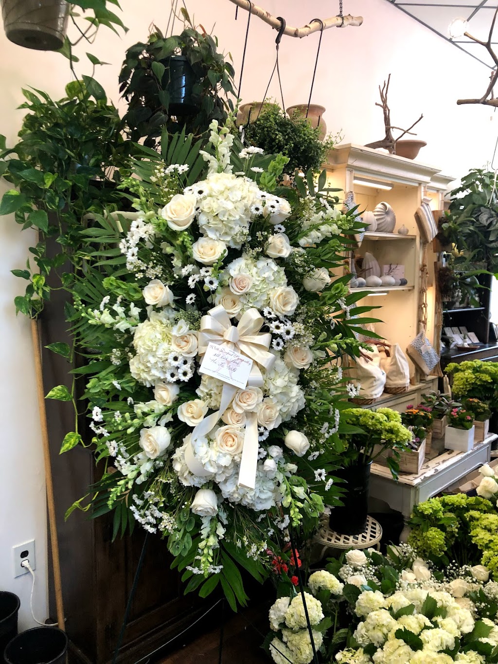 Hengstenbergs Florist | 39 Main St, Northport, NY 11768 | Phone: (631) 757-6688