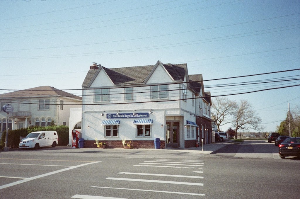 Boardwalk Bagel & Delicatessen | 105 Putnam Blvd, Atlantic Beach, NY 11509 | Phone: (516) 239-3900