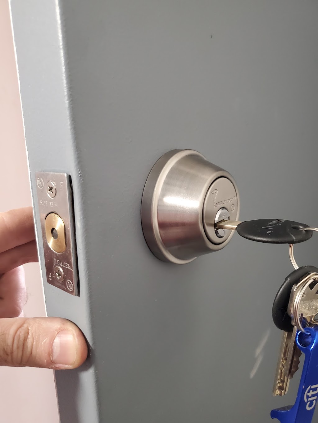 Glendale Locksmith & Security Systems | 69-20 Myrtle Ave, Queens, NY 11385 | Phone: (718) 844-0846