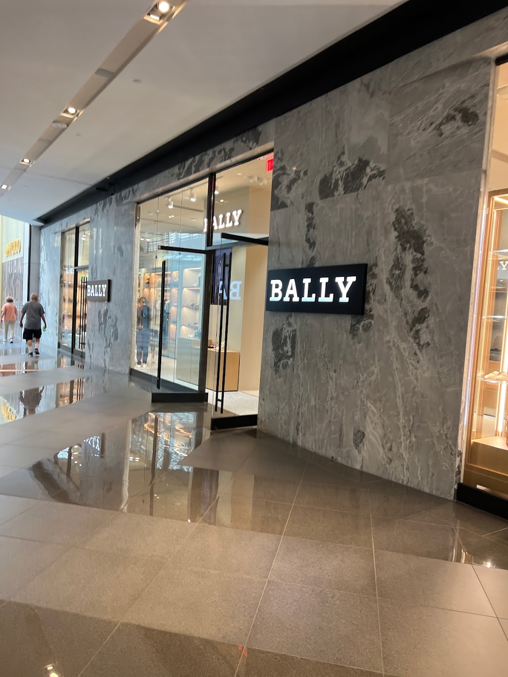 Bally The Shops At Riverside Mall | 390 Hackensack Ave space 100, Hackensack, NJ 07601 | Phone: (201) 584-0818