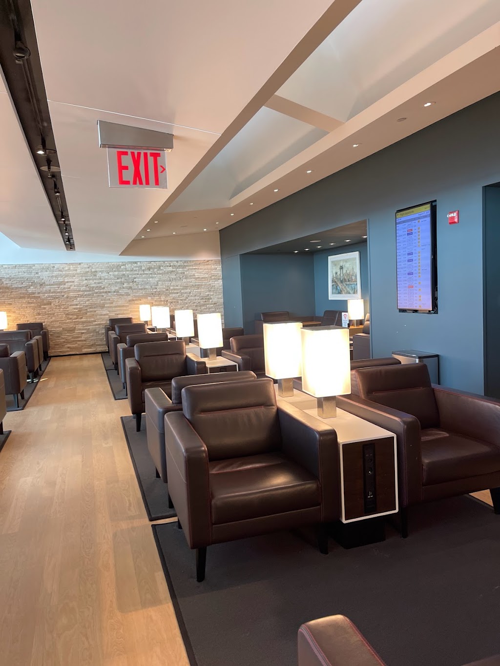 Wingtips Lounge | Terminal 4 Departures, Queens, NY 11430 | Phone: (718) 751-4222