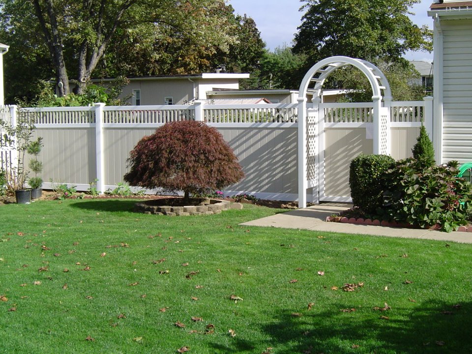 Amendolas Fence Company | 1084 Sunrise Hwy, Amityville, NY 11701 | Phone: (631) 842-7800