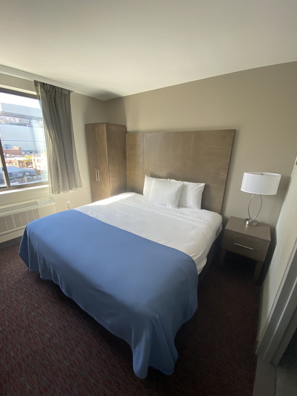 Hotel The Villa | 38-22 11th St, Queens, NY 11101 | Phone: (718) 361-3040