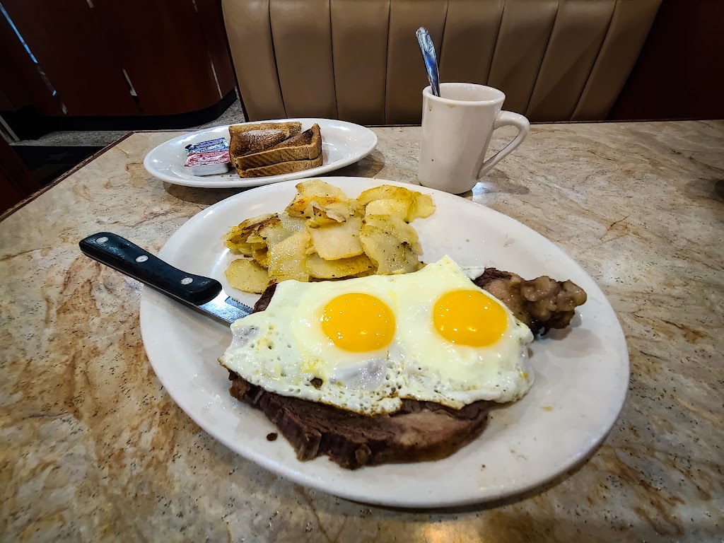 Farmingdale Diner | 17 Hempstead Tpke, Farmingdale, NY 11735 | Phone: (516) 777-3377