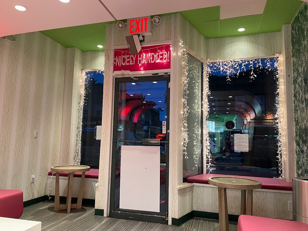 16 Handles | 3 Nassau Blvd, Garden City, NY 11530 | Phone: (516) 500-9440