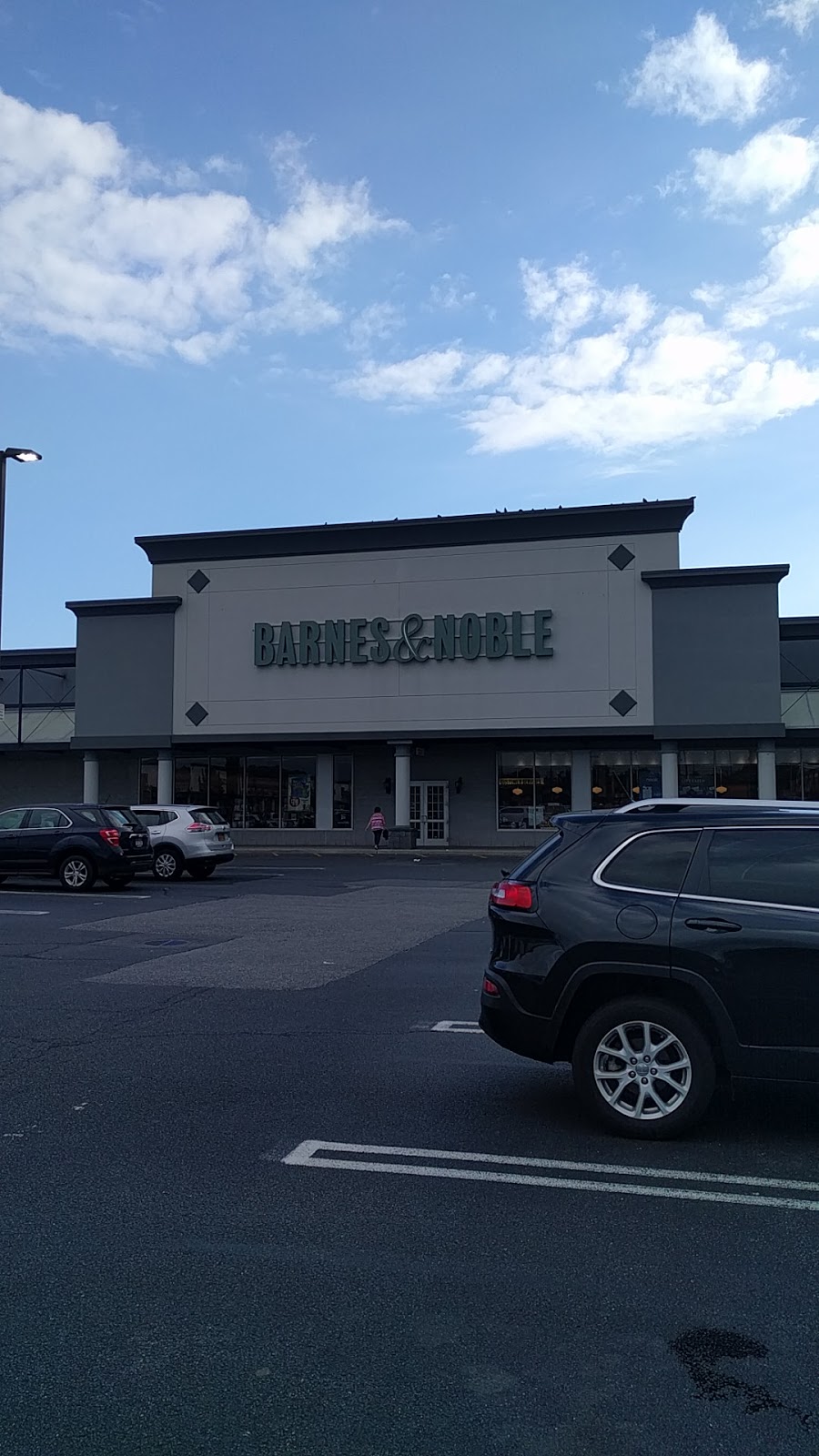 Barnes & Noble | Sunrise Promenade, 5224 Sunrise Hwy, Massapequa Park, NY 11762 | Phone: (516) 541-1456