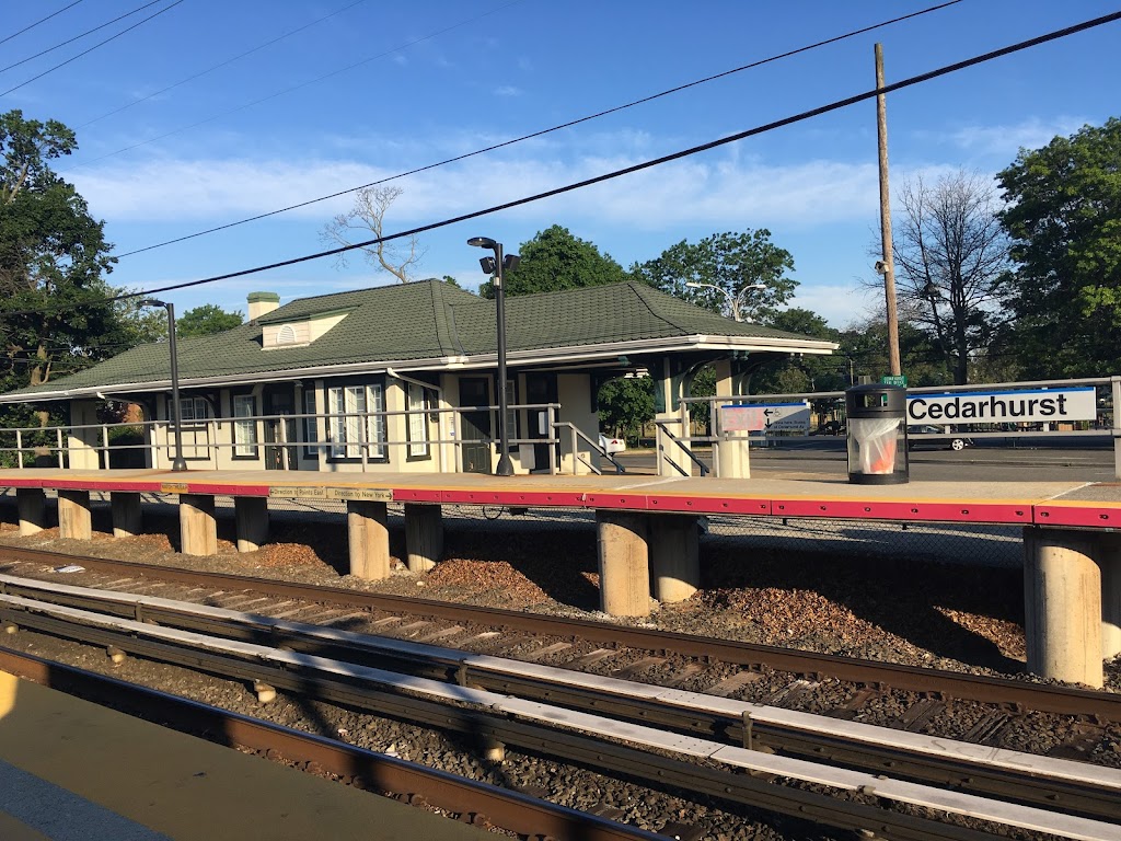 Cedarhurst LIRR Station Parking 6 | 68 Spruce St, Rosedale, NY 11422 | Phone: (516) 295-5770