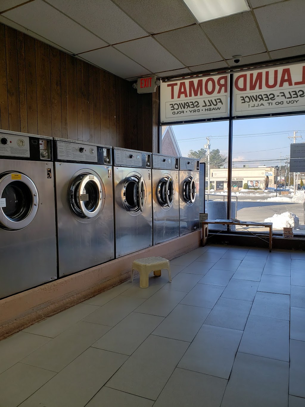 Syosset Laundromat | 131 Jackson Ave, Syosset, NY 11791 | Phone: (516) 921-0330