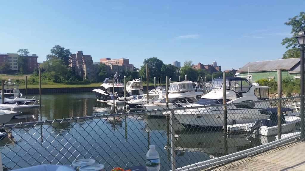 Castaways Yacht Club | 425 Davenport Ave, New Rochelle, NY 10805 | Phone: (914) 636-8444