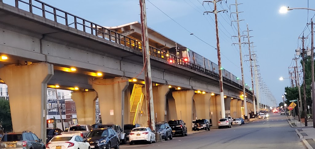 Lindenhurst LIRR Station Permit Parking 2 | 110-114 E Hoffman Ave, Copiague, NY 11726 | Phone: (631) 957-7500