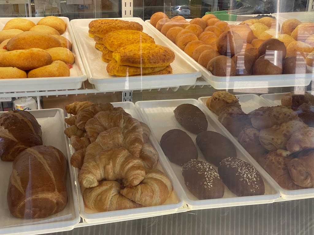 Bellas Bakery & Cafe | 1389 Hempstead Turnpike, Elmont, NY 11003 | Phone: (516) 502-6442