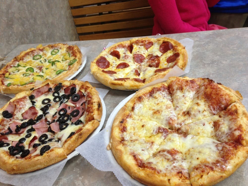 Singas Famous Pizza | 2500 Central Park Ave, Yonkers, NY 10710 | Phone: (914) 961-2611