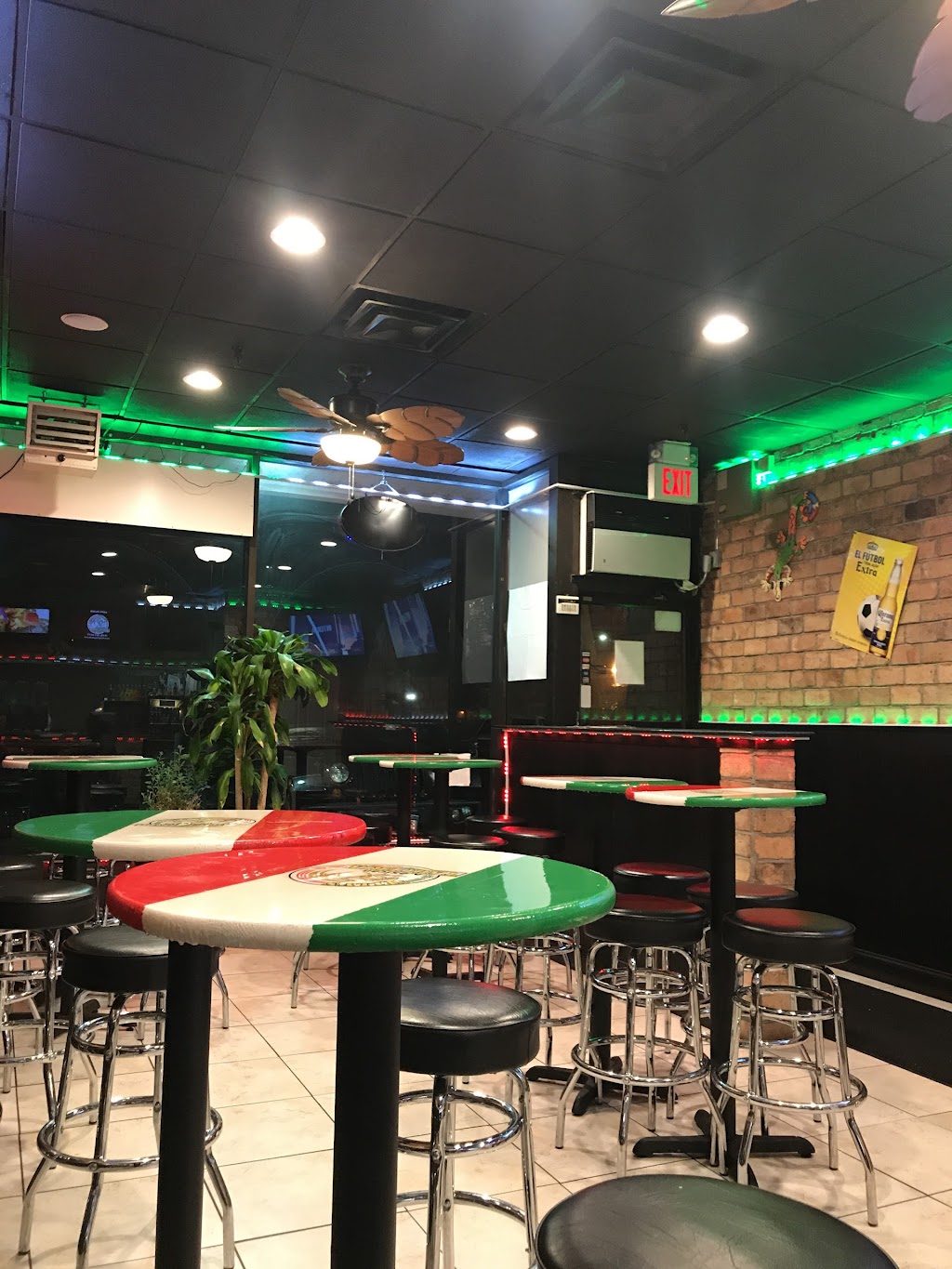 Nellys Taqueria - Hicksville | 356 W Old Country Rd, Hicksville, NY 11801 | Phone: (516) 261-9177